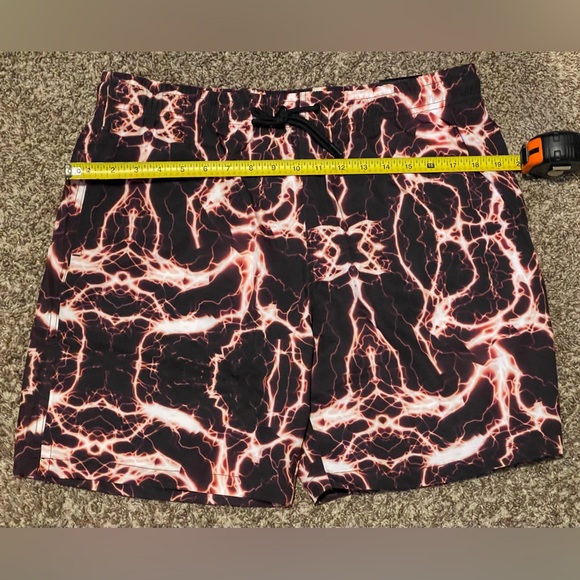 Members Only Swim Shorts Black Red Lighting Print Mesh Liner Stretch UV Men Sz L - Picture 7 of 9
